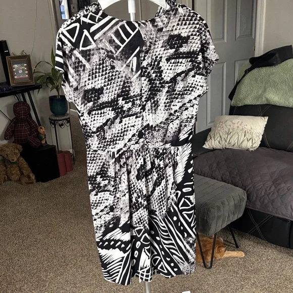 Chico's Black and White Geometric Midi Dress - Picture 5 of 6